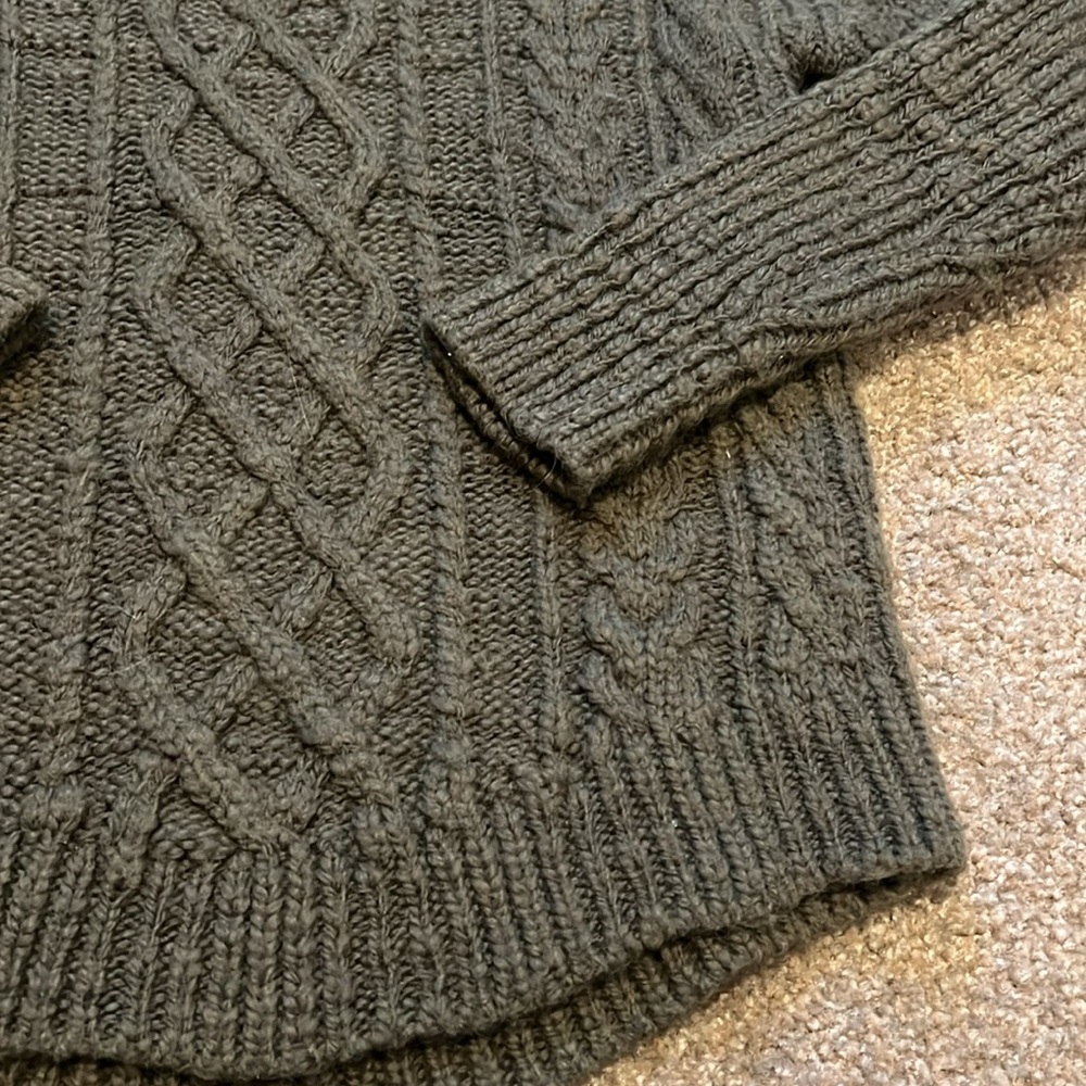 Banana Republic Cable Knit Green‎ Sweater in Large - Picture 6 of 11
